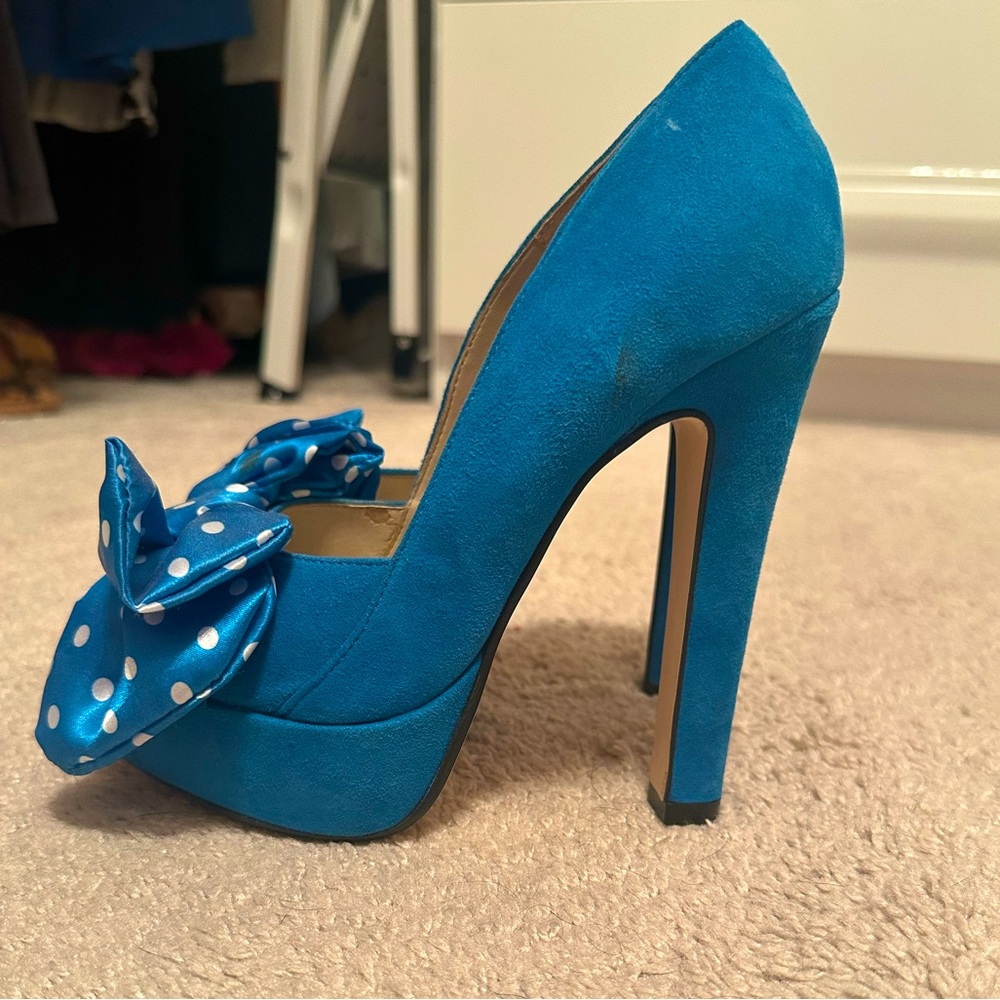 High heel open toed pumps with polka dot bow
